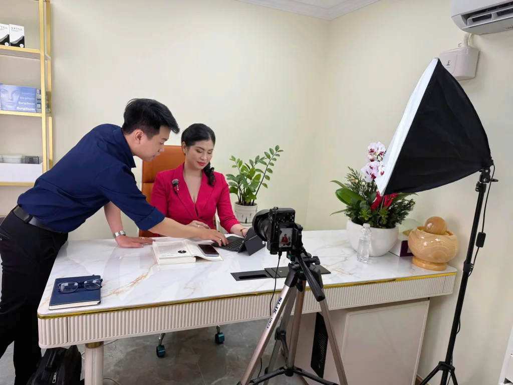 Vie Star Brands họp cùng chuyên gia Quế Phi về định hướng thương hiệu cá nhân.