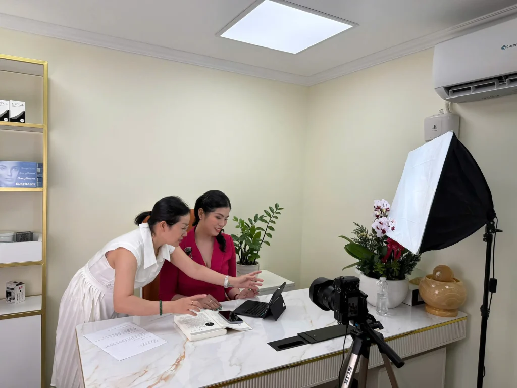 Vie Star Brands hợp tác cùng chuyên gia Quế Phi xây dựng thương hiệu cá nhân.